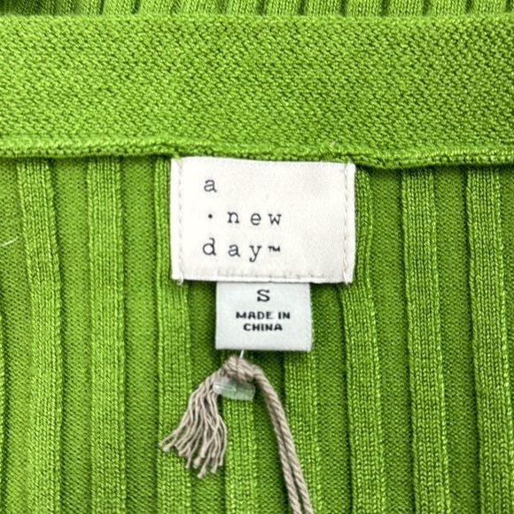A New Day NWT Green V-Neck Long Sleeve Ribbed Stretchy Sweater Midi Dress - Picture 10 of 13